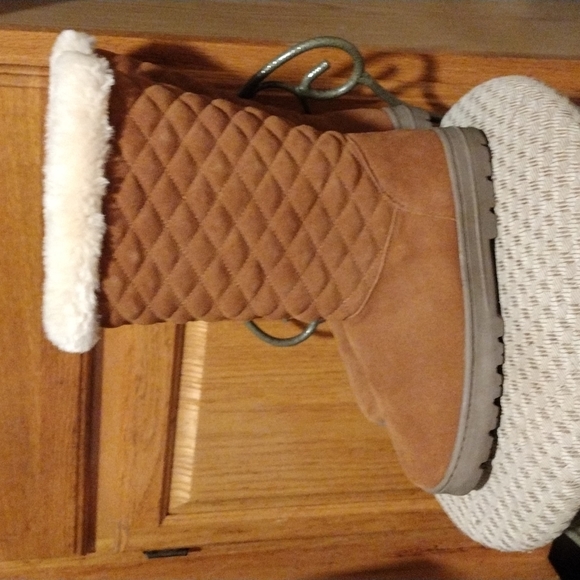 NWT Style & Co. "Nickyy" Chestnut Quilted Suede Fur Boots - Picture 2 of 9